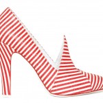 zapato de chanel a rayas blanco y rojo con solapa levantada