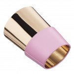 dior pulsera dorada con rosa