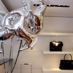 Los caballitos plateados y las carteras de Hermes