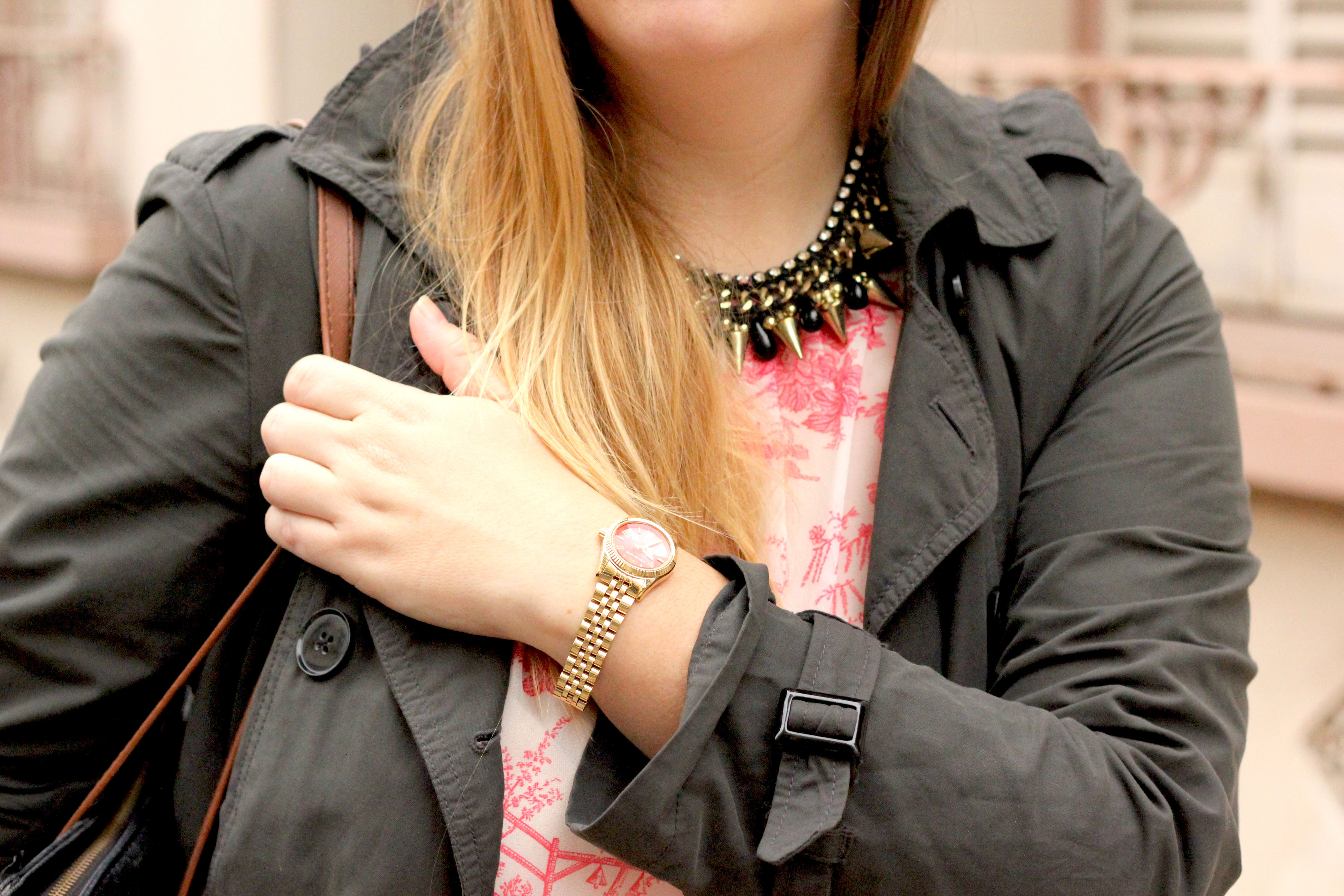 Get the look: Pantalón, H&M. Blusa, Zara. Trench, Gap. Cartera, Nine West. Botas de lluvia vintage. Reloj, Michael Kors. 
